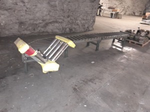 lot 3625435 image: 9 Straight, 5.5 Curved Gravity Conveyor