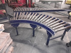 lot 3625439 image: 6 Curved Conveyor