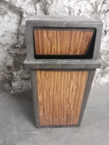 lot 3625459 image: Large Capacity Trash Can