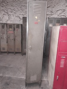lot 3625474 image: Individual Grey Locker