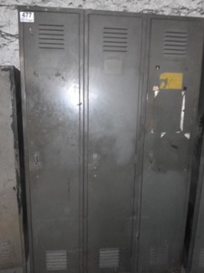 lot 3625477 image: Tall Grey 3 Locker set