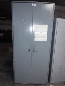 lot 3625482 image: Metal 2 door storage cabinet 7