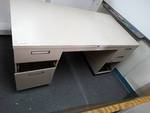 Metal 5 drawer desk heavy. missing 2 drawers
