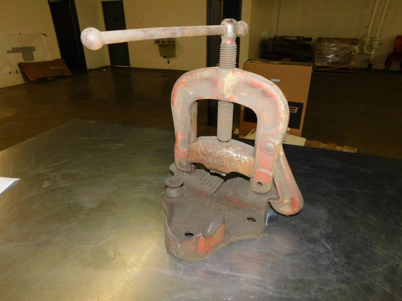 lot 8006 image: Ridgid Pipe Vise