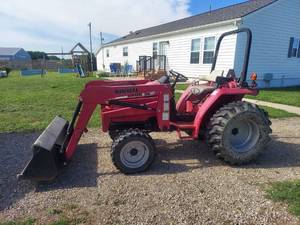 lot 4300 image: Mahindra 2816 Tractor with Loader 4WD - 532 Hours - Watch Video