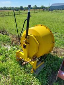 lot 4307 image: 3Pt Concrete Mixer