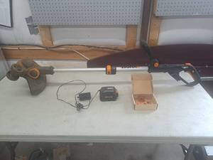 lot 4317 image: Worx 40V weed trimmer