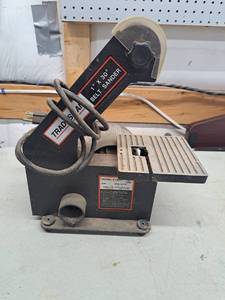 lot 4318 image: Tradesman 1X30 Belt Sander