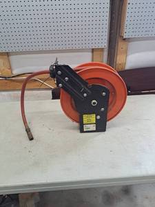 lot 4323 image: Air hose and reel