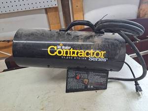 lot 4325 image: Mr Heater 35,000 BTU heater
