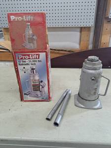 lot 4326 image: Pro-Lift 12 ton hydraulic jack