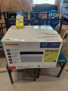 lot 4350 image: Toshiba 8000 BTU Air Conditioner