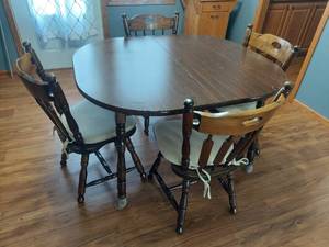 lot 4351 image: Dinning Set with 8 Chairs