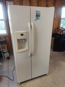 lot 4357 image: GE Side-by-side Refrigerator