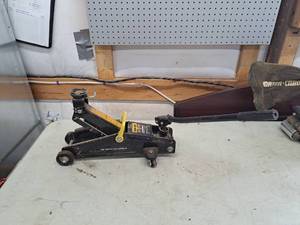 lot 4367 image: 2 ton jack