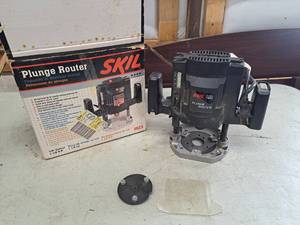 lot 4368 image: Skil Plunge Router