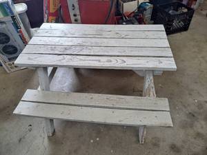 lot 4380 image: child size picnic table