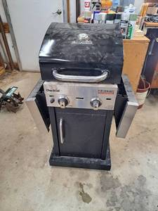 lot 4384 image: Char-Broil Grill