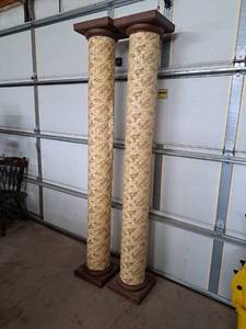 lot 4404 image: 2 decorative columns