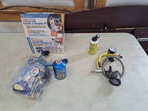 lot 4410 image: R-134a retrofit and charging kit