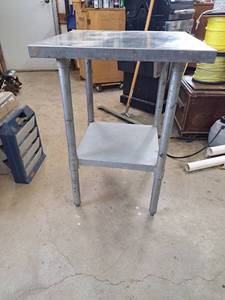 lot 4412 image: Metal table