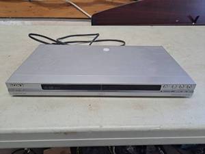 lot 4431 image: dvd cd player