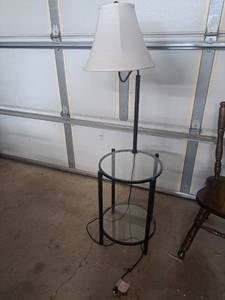 lot 4439 image: table with lamp