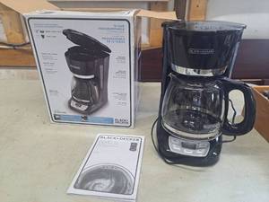 lot 4443 image: 12 cup coffee maker