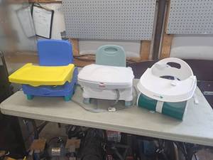 lot 4444 image: 3 feeding booster seats
