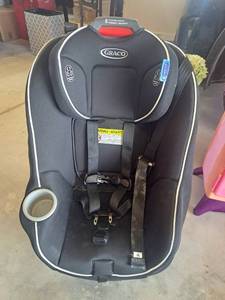 lot 4451 image: Graco carseat