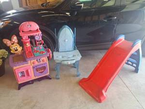 lot 4453 image: 3 kid toys