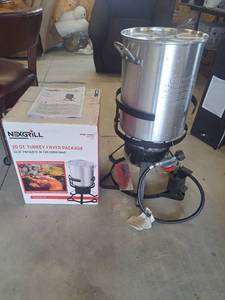 lot 4455 image: 30qt Turkey fryer