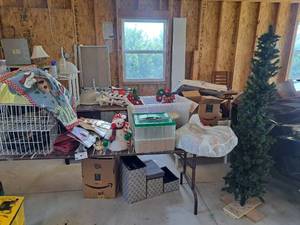 lot 4466 image: Christmas decor - lights, wreaths, tree, etc
