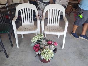 lot 4474 image: 2 patio chairs and a plastic flower planter