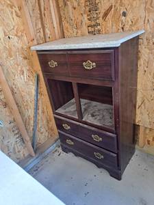 lot 4475 image: chest of drawers
