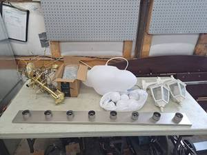 lot 4478 image: Light fixtures