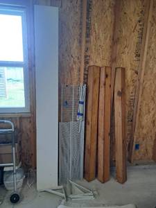 lot 4479 image: white shelves, wire shelve and brackets, wooden shelves