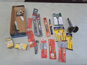 lot 4487 image: assorted bits