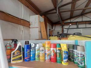 lot 4501 image: Spray Paint and Lubricants