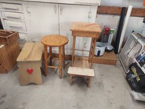lot 4511 image: Bench and 2 Stools