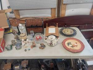 lot 4514 image: Assorted Decor