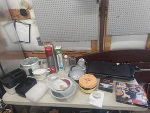 lot 4517 image: Assorted Kitchen Items