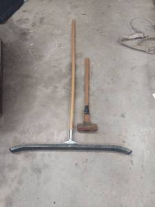 lot 4521 image: Squeezee and Sledgehammer (Cracked Handle)