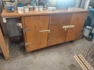lot 4525 image: Cabinet  Workbench on Wheels - Contents Not Included