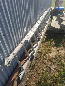 lot 4535 image: Werner 24ft Aluminum Extension Ladder