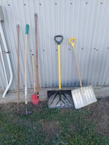 lot 4546 image: Assorted Long Handled Tools