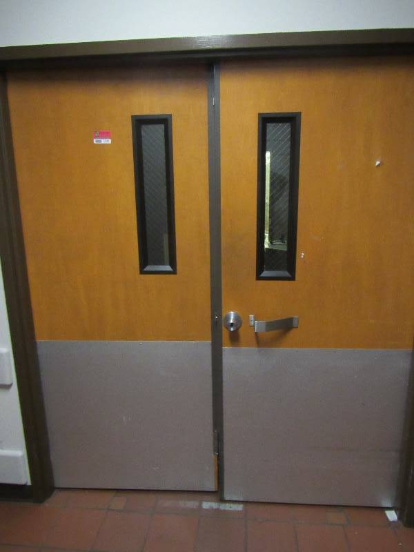 lot 1242 image: 4 Doors