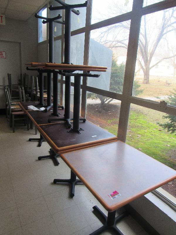 lot 1333 image: Lot of Tables