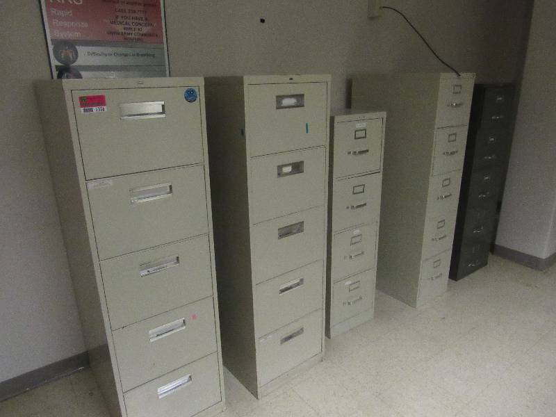 lot 1356 image: 5 Filing Cabinets