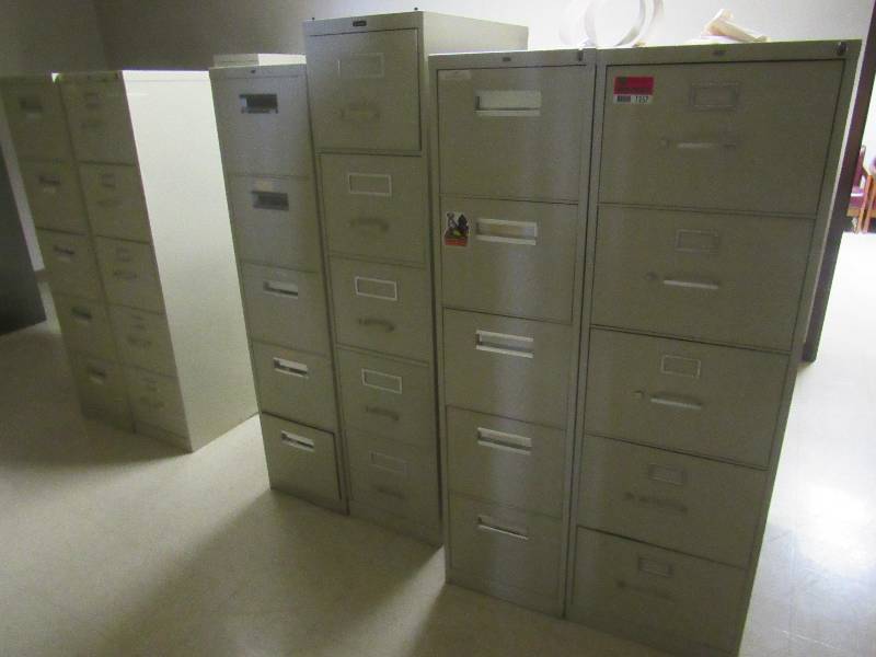 lot 1357 image: 8 Filing Cabinets